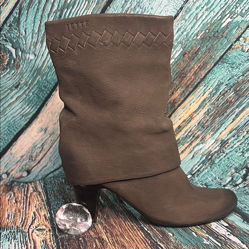 * Jette Women's Heeled Boots